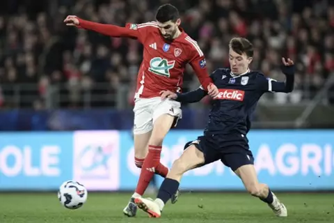 دانكيرك يفجر مفاجأة جديدة ويطيح ببريست من كأس فرنسا